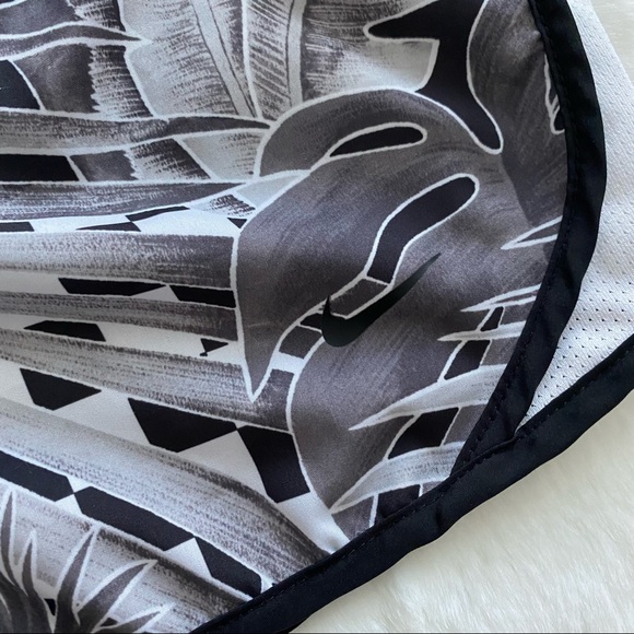 🎉HOST PICK | Nike Tropical Dri-Fit Tempo Running Shorts - Picture 3 of 4